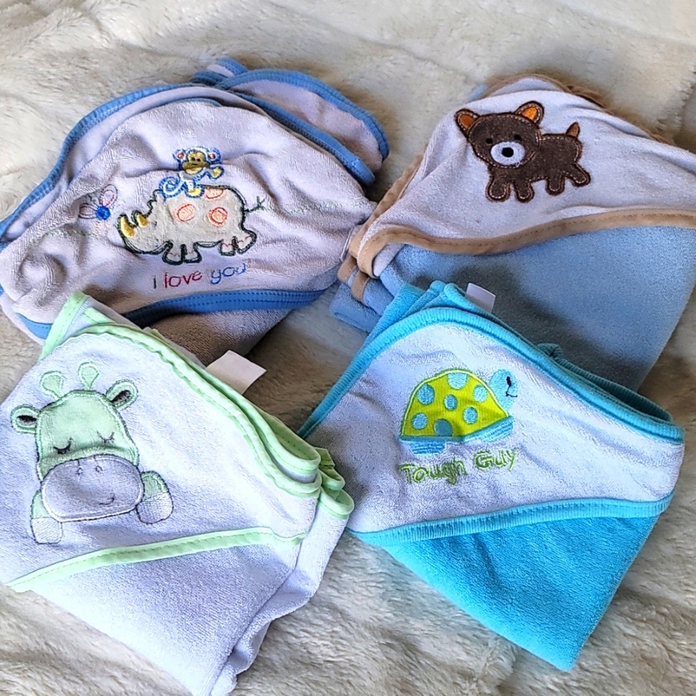 4 pre-loved baby bath towels
